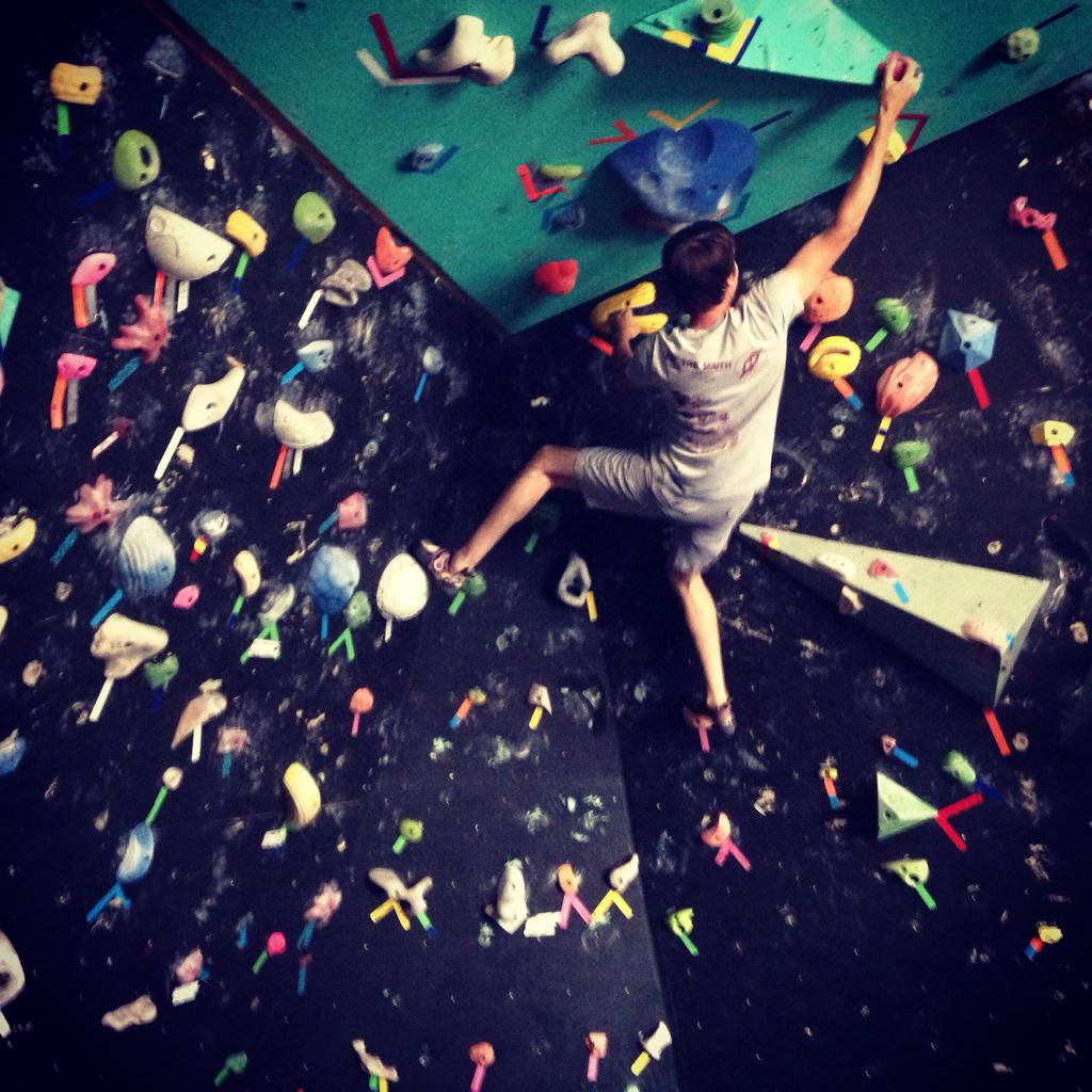 SAVClimbingCoop's tweet photo. New routes are up! We're climbing 6-10pm! #climbsavannah #savannah #bouldering http://t.co/2bztlU82z4