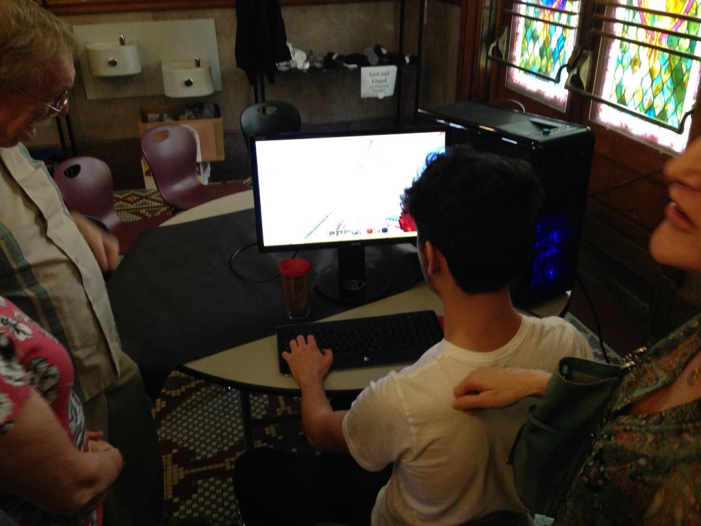 LNSTEMAC's tweet image. Student gaming host company and a CPU made in Minecraft. #LNMakes Our students shine! @knoxschools