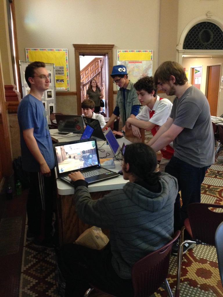 LNSTEMAC's tweet image. Student gaming host company and a CPU made in Minecraft. #LNMakes Our students shine! @knoxschools