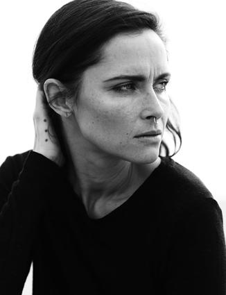 onerepresentsLA's tweet photo. hair stylist #BenjaminMohapi works on #supermodel #TashaTilberg for #FrauleinMagazine http://t.co/PUPbmpJIwW