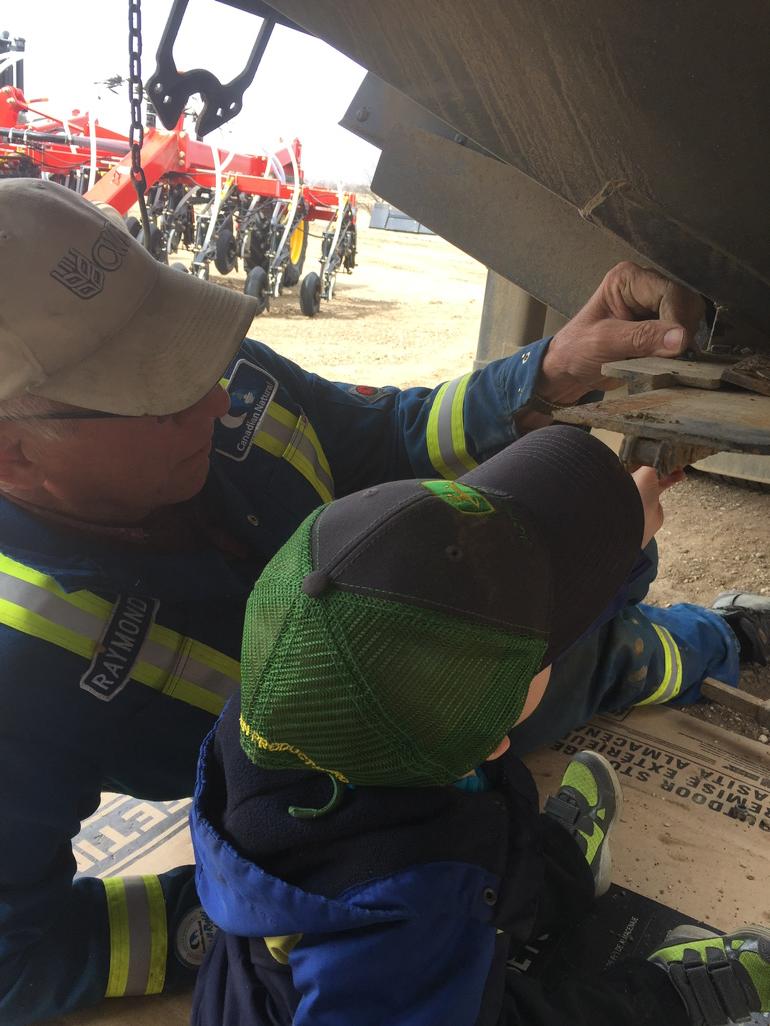 paulriviere84's tweet image. Workin&apos; with papa #pullinwrenches