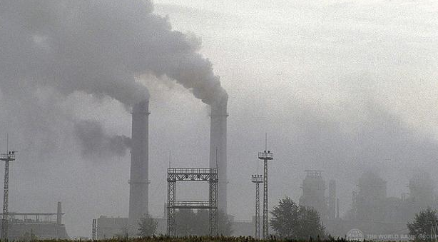 WorldBankGroup's tweet photo. Fund CEO: One of the biggest risks in a long-term investor's portfolio is #carbon:  #afc2015 http://t.co/0rZaWBbnD6 http://t.co/PRis86NdkV