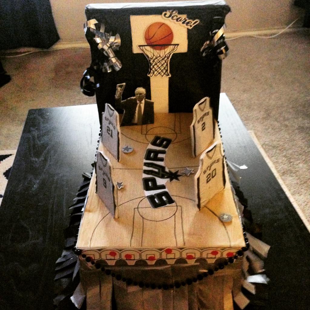 lorigarcia621's tweet image. @spurs my daughter&apos;s fiesta float #GoSpursGo #spurspride #didntforgetpop #silverandblack
