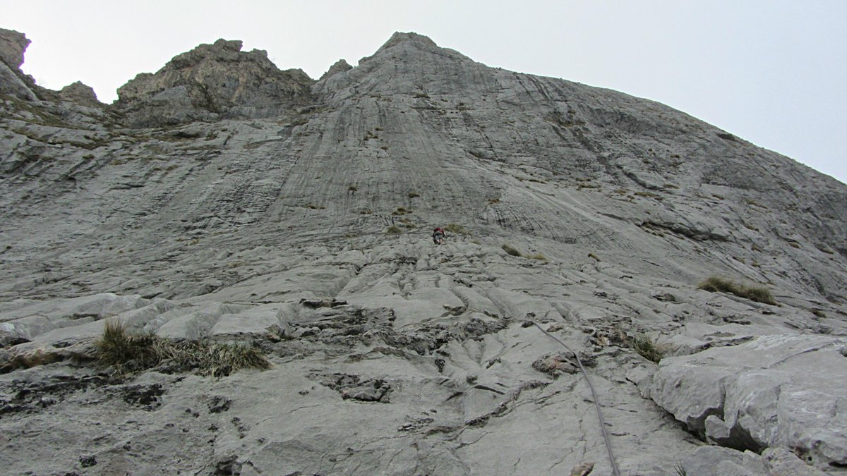 Fresnidiellu: una de las paredes de #escalada de varios largos más bonitas de #PicosdeEuropa
#Asturias #Climbing