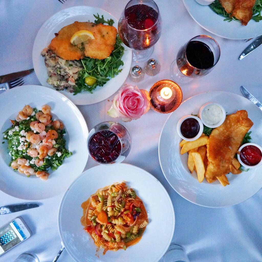 All that beauty <a href="/PumpRestaurant/">Pump Restaurant</a> 🌺🌸🌿|| <a href="/LisaVanderpump/">Lisa Vanderpump</a>