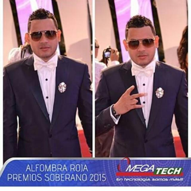 BlowGirlsRD's tweet photo. El mas esperado y más bello.#Soberano2015 #ShadowBlowRevelacion2K15 #ShadowBlowEnPremiosSoberano
@01shadowblow  😍😍😍 http://t.co/h4XPZf5Ptk