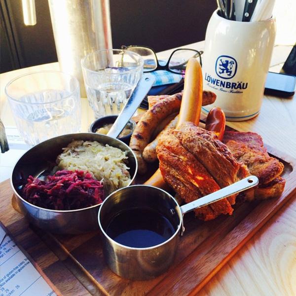 LowenbrauKeller's tweet photo. Time for a hump day feed? #humpday #sydneyeats #porkknuckle http://t.co/0UwerCtHjX