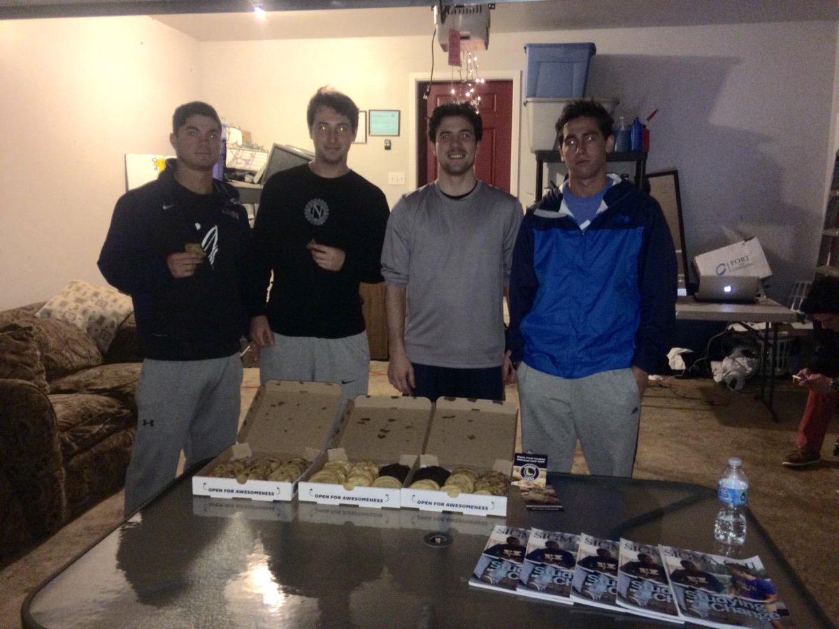 DerbyDaysStorrs's tweet photo. Brothers have cracked open the boxes #DerbyDays #Huntsman http://t.co/Ttep1Gmj8q