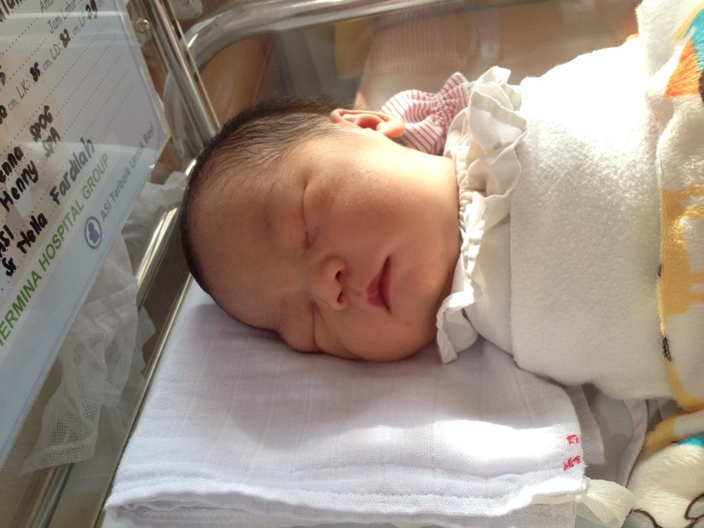 arum_a's tweet photo. @nda_ra88 alhamdulillah udah aunty nda.. Lahir tgl 23 maret.. http://t.co/E5It9p3W7a