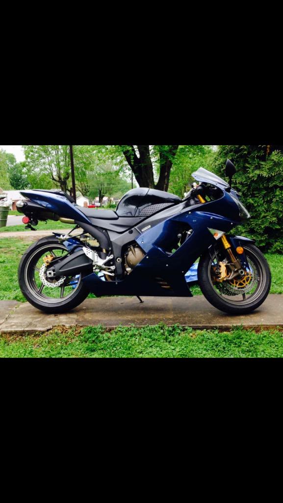 Ttmart300's tweet photo. Our Beautiful Baby 😍 #Zx6R #KawasakiNinja #SixThreeSix #LoceIt #Ride @brandon24656852 http://t.co/ksma99qAUS