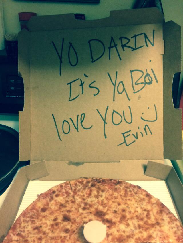captzetterbeard's tweet photo. Thank you @danielsevin for the delicious za. I miss working with you 😔 http://t.co/UdnIQIMgz0