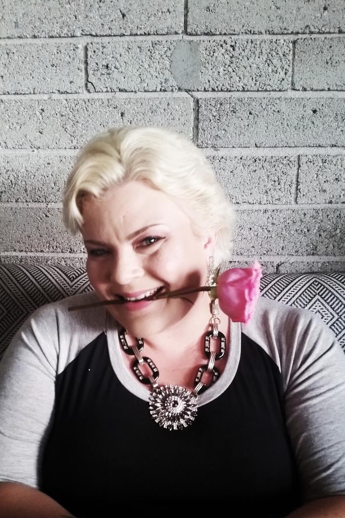 DiyaMarketing's tweet photo. This girl can color coordinate, can't she? 💟 #PinkPonyAZ http://t.co/2DY3mFrDfK