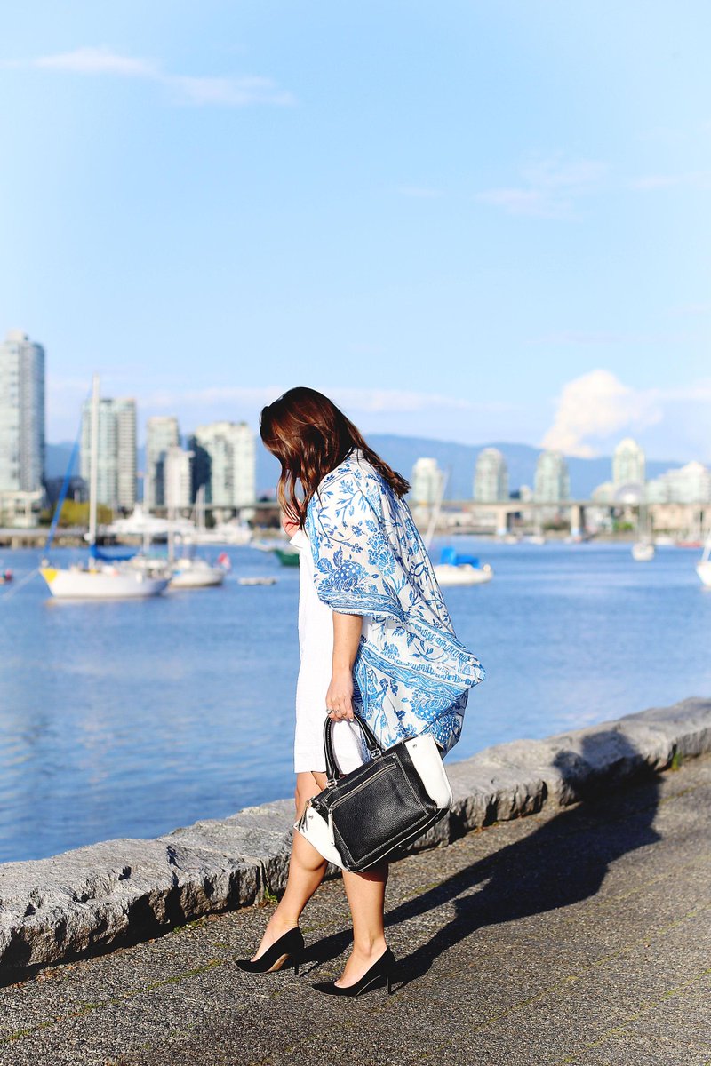 ToVogueOrBust's tweet photo. A twist on typical scarf style today on TVOB in @ARITZIA: http://t.co/YY2LR1RXPU #wrapready http://t.co/SasJTN71jS