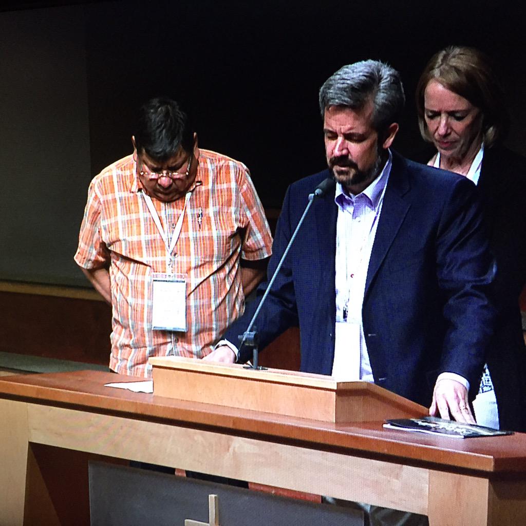 prayersummit's tweet image. Calvin college holler at your president! Dr. Le Roy with our opening prayer! #prayersummit15