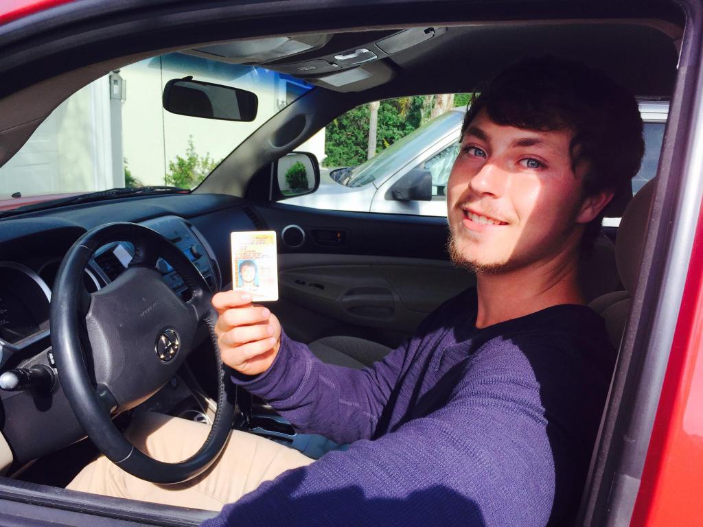 nateROCKS97's tweet photo. Yeah, i got my permit. Dont worry about it baby girl, me and my mom will pick you up at 8 tonight #datemenow http://t.co/cVFfpod9MX