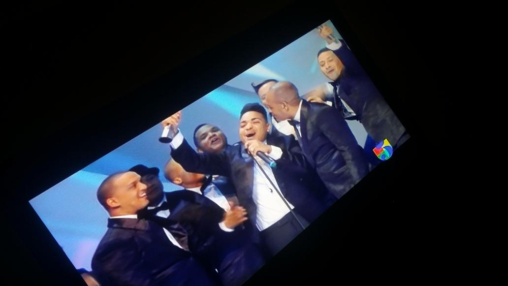 Andy_Iturbides's tweet photo. Eso es unidad de Género musical. Felicidades @chiquitoteamban @chiquitoteambal http://t.co/8JSNImSxji
