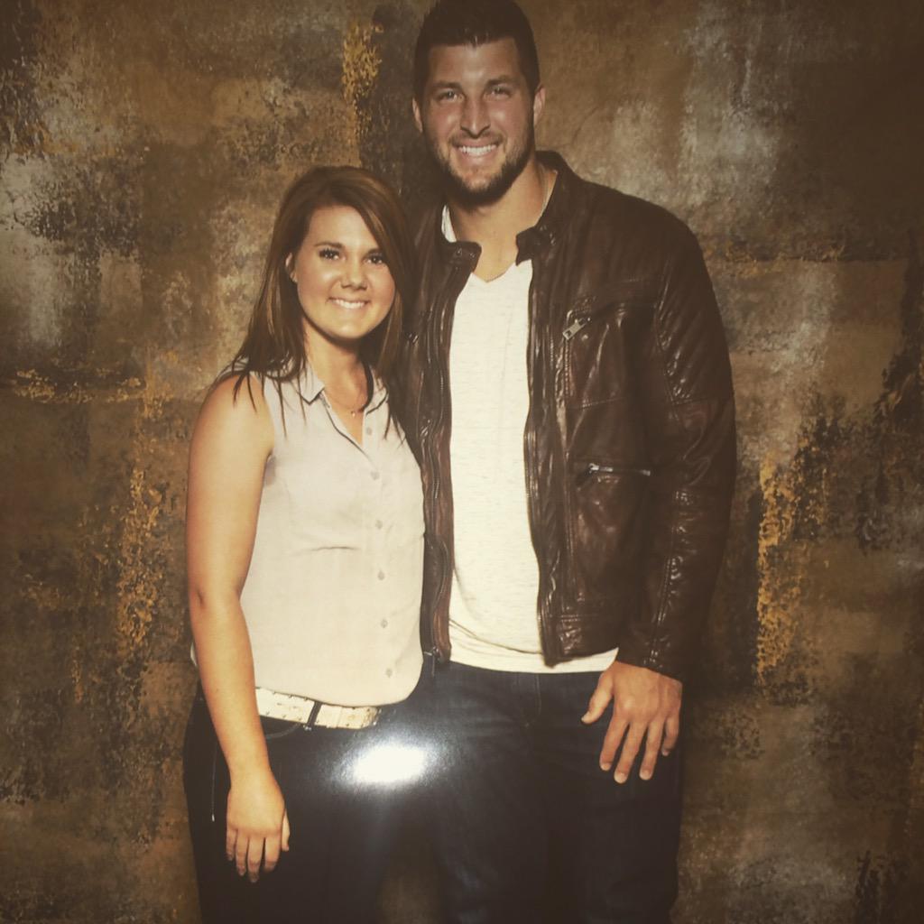 jjjavene's tweet photo. Amazing meeting you and listening to you spread the word! @TimTebow http://t.co/5f5SvSRenx