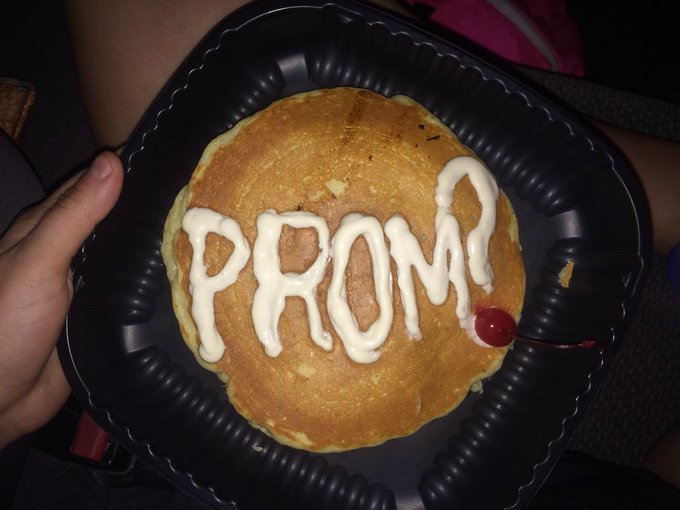 Got myself some yummy pancakes and a handsome prom date 😍 http://t.co/V5EcALcMJB