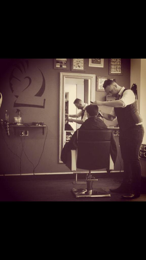 head2headbarber's tweet photo. Have a wonderful Wednesday from the #head2headcrew #stanground #werrington #peterborough #barberfam πβοΈβ€οΈ http://t.co/cOZmWT2FdJ
