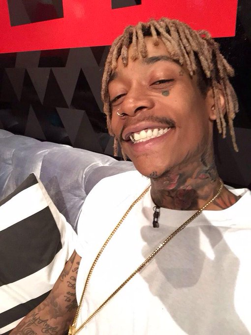 why does wiz look like he has blunts attached to his head? http://t.co/DFodGYzH3A