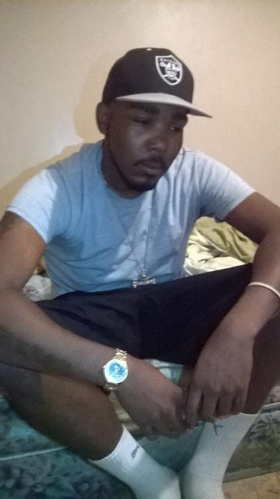 600GangMacc's tweet photo. Yungin on his grind, ain't bout 💰 ain't got ⏰ http://t.co/tLJ9fufMno