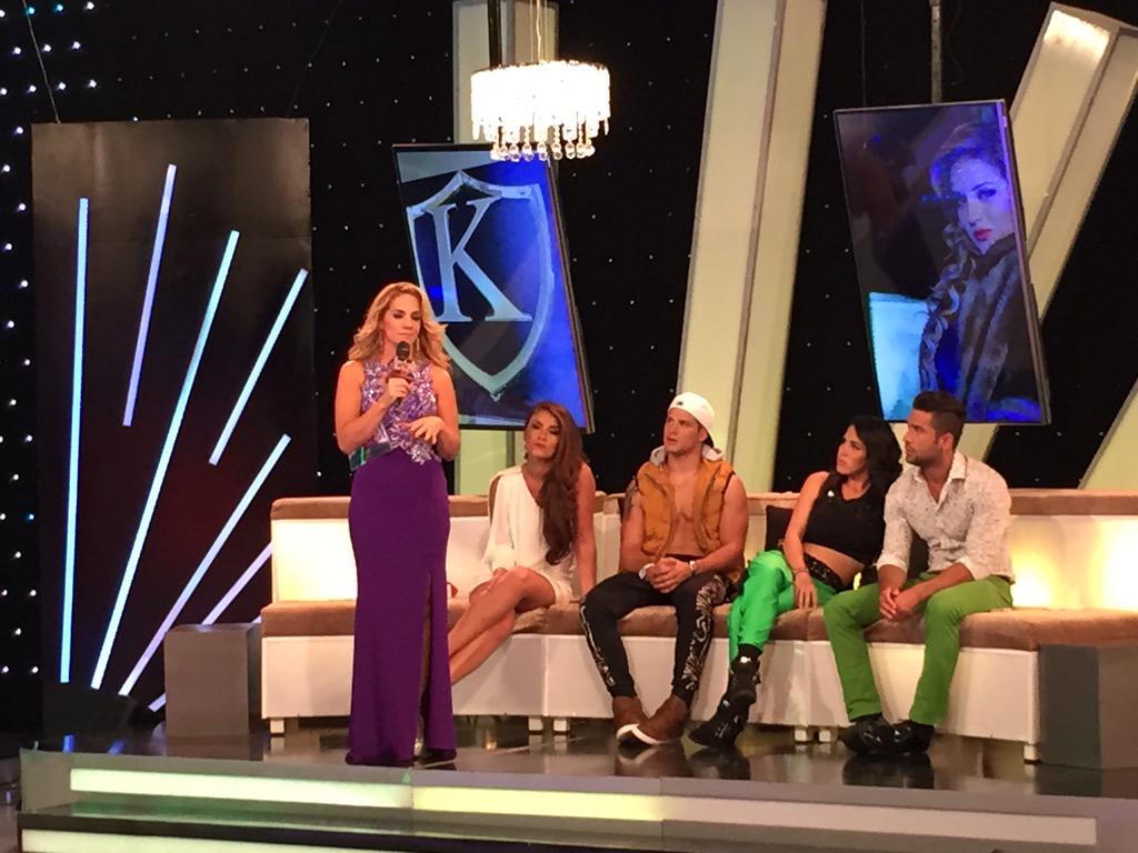 tcsoyelmejor's tweet photo. Da RT | ¡Fuerza @samanthagreyb! Todo el equipo de trabajo de #YoVeoSEMVIP está con LA MEJOR. ¿Te unes? http://t.co/rtbYHR6sMl
