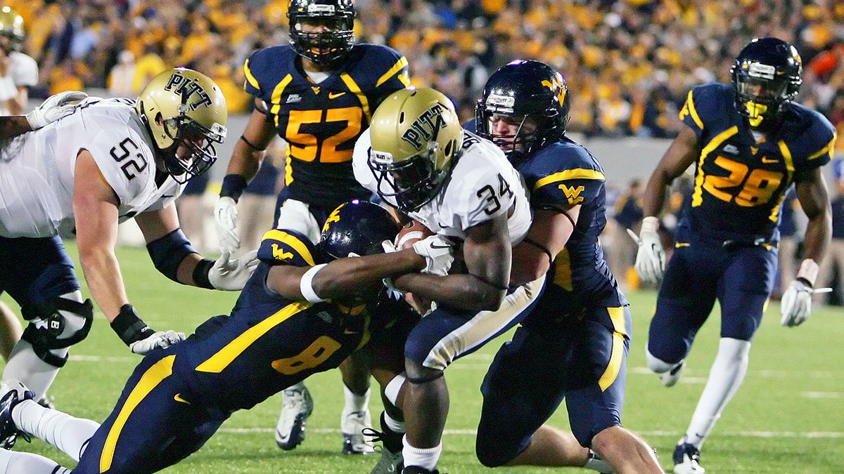 ESPNCFB's tweet photo. West Virginia AD wants to renew "Backyard Brawl" rivalry with Pittsburgh » http://t.co/Vg6BxVRX0O http://t.co/65mJHyJxe0