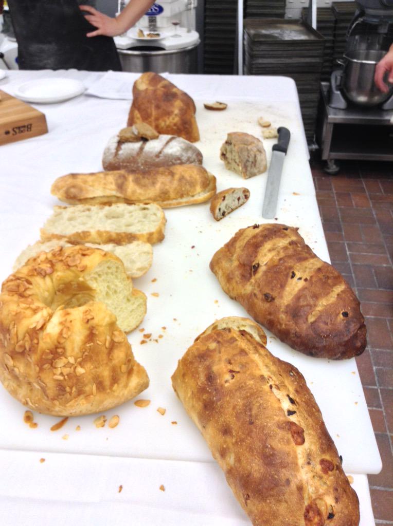 TA_Robin1's tweet photo. #breadbaking @NAIT @NAITCulinary #level2 #artisanbaking #breadgod http://t.co/tPQlG0HLsZ