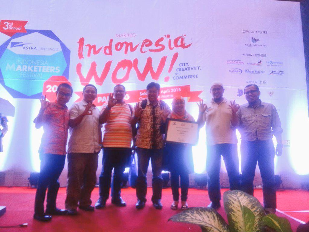 TDAPadang's tweet photo. Kemarin, Puncak IMF 2015 Making Indonesia WOW. Selamat kpd @risoleskamboja &amp; @baberamawi Pemenang UKM WoW Padang http://t.co/pL9JNpV5rt