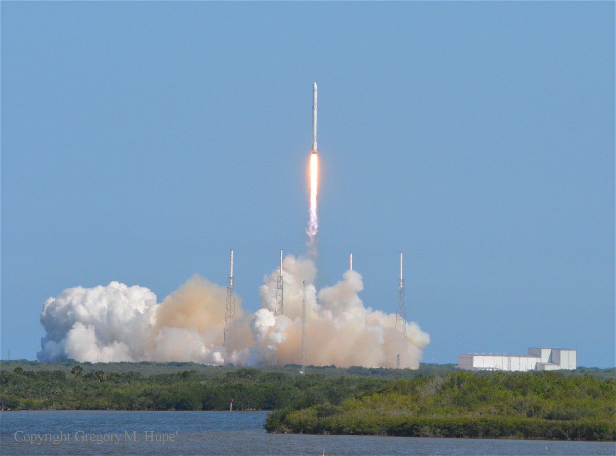 GregHupe's tweet photo. @elonmusk @SpaceX  I captured this image from 3rd floor of LC-39 Observation Gantry 3.4 miles from SpaceX LC-40 pad. http://t.co/gGjeyPfO3b