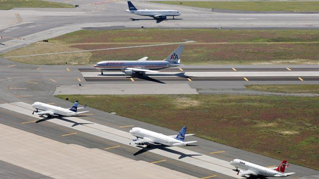 FoxNews's tweet photo. GAO report warns hackers could bring down plane using passenger Wi-Fi http://t.co/R6NrYaR0pE http://t.co/cahHCePEu7