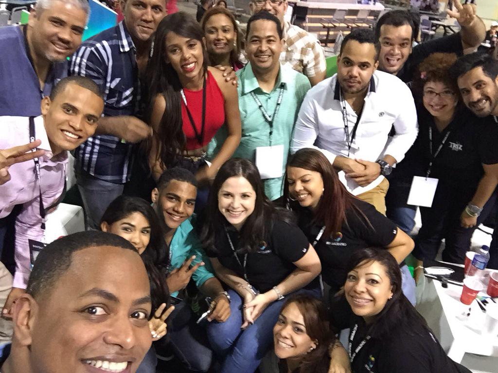 MegacentroRD's tweet photo. Muchas, muchas gracias por estar y formar parte de esta gran experiencia. #MegaEnPremios http://t.co/QId5fhL09G