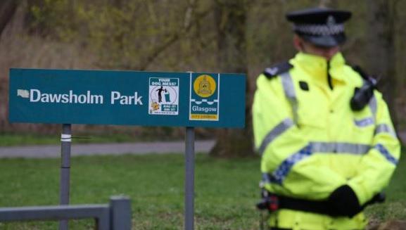 IrishTimes's tweet photo. Police confirm they did not find #KarenBuckley phone in handbag at Dawsholm Park #FindKaren http://t.co/935GaghcsI http://t.co/FG5it8oV8i