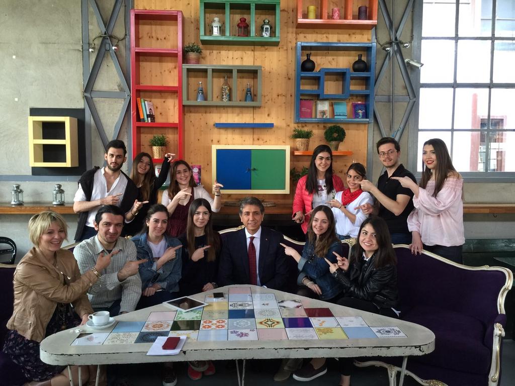 Bugün <a href="/rop_art/">Röp - Art</a> 'ta; <a href="/armanayse/">Ayse Arman</a> 'nin öğrencilerinin konuğuydum.Gençlerle bir arada olmaktan mutlu oldum <a href="/BiLGiOfficial/">İstanbul Bilgi Üniversitesi</a>