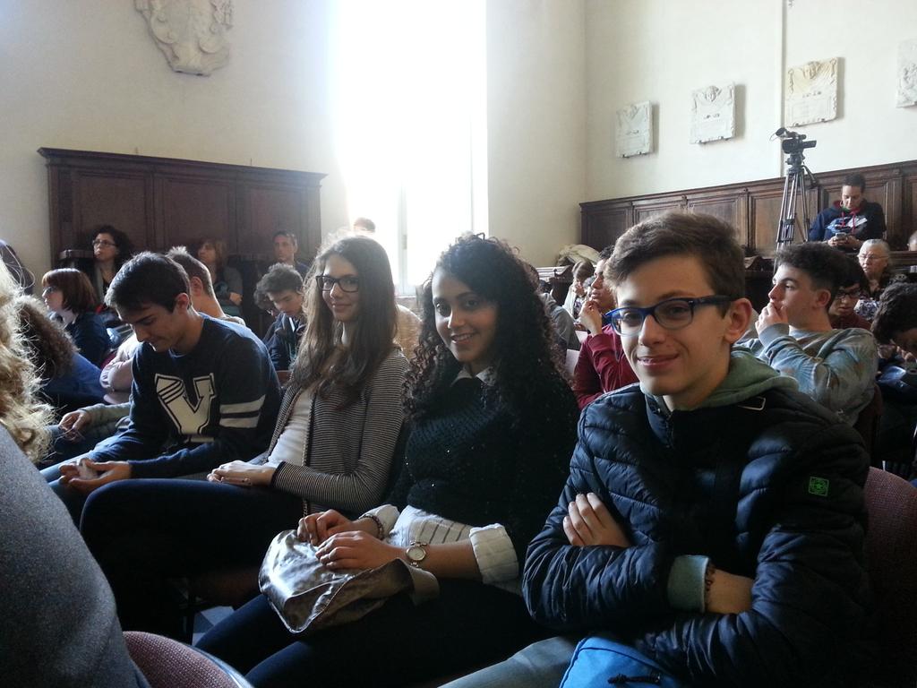 fescarr's tweet photo. Seguiamo anche noi le riflessioni su scuola, tecnologia e lavoro #didamatica2015 @LiceoGalilei  presto ne scriveremo http://t.co/Re2c7U6PMn