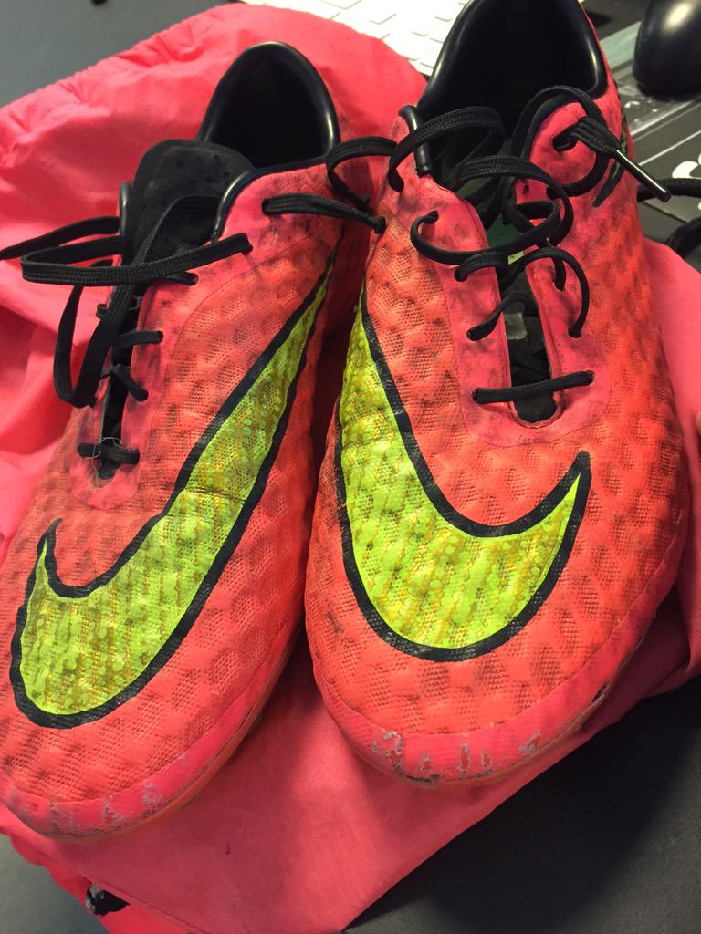 phagstroem's tweet photo. In September my son bought a new pair of Nike.Is that the quality Nike stands for?
@Nike @nikefootball @nikesoccer http://t.co/Zisft4z96Y