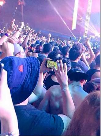 Sr_Coque_LQSA's tweet photo. A la mierda el concierto, mi aldea esta siendo atacada JAJAJAJAJA http://t.co/GNfZB7Gscz