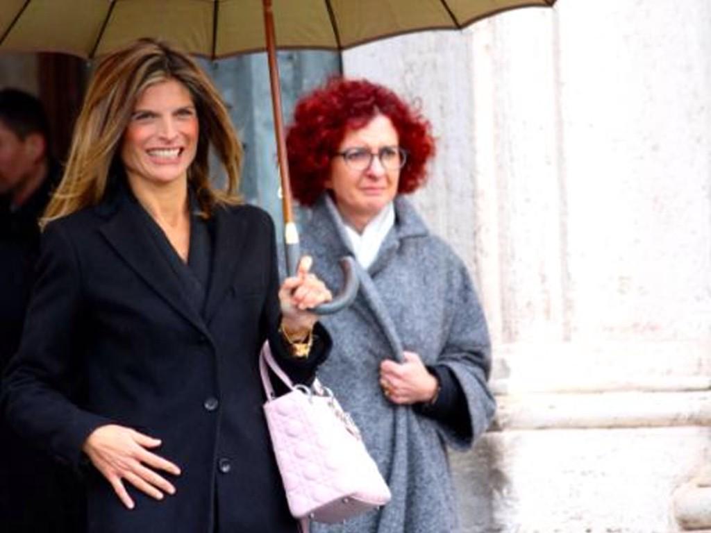 _alegucci's tweet photo. @kirstiealley u look like 2much to the most appreciated&amp;beautiful italian politician @lauraravetto 😎
#seigrandelaura http://t.co/KNbyhR9frH