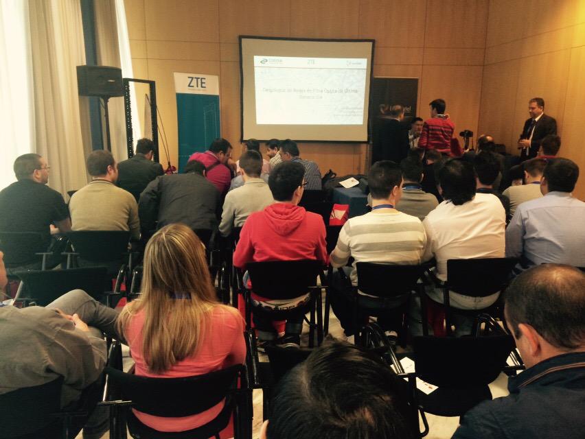 Landashop's tweet image. Empezamos con fibra! @ZTE_es @jmgallardop y @overdrv #ASLAN2015 #landatel
