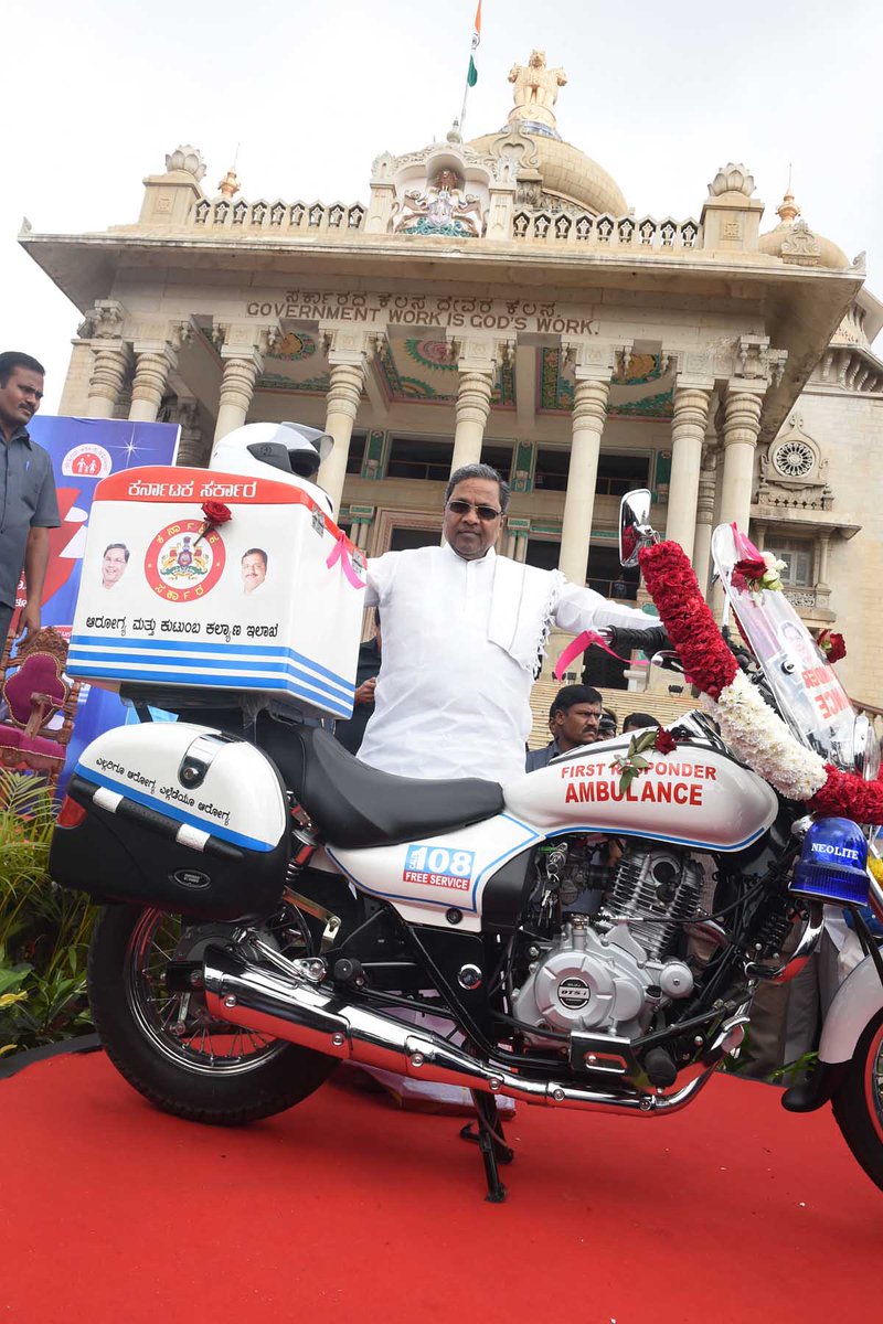 KarnatakaVarthe's tweet photo. @CMofKarnataka Shri Siddaramaiah launched bike ambulances http://t.co/Jx9aa3CnAE