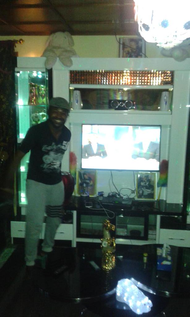 LXG_Kass's tweet photo. Flying Sierra Leone high in terms of entertainment. ........ LXG on-top. ........ http://t.co/4fXmvFv4GQ