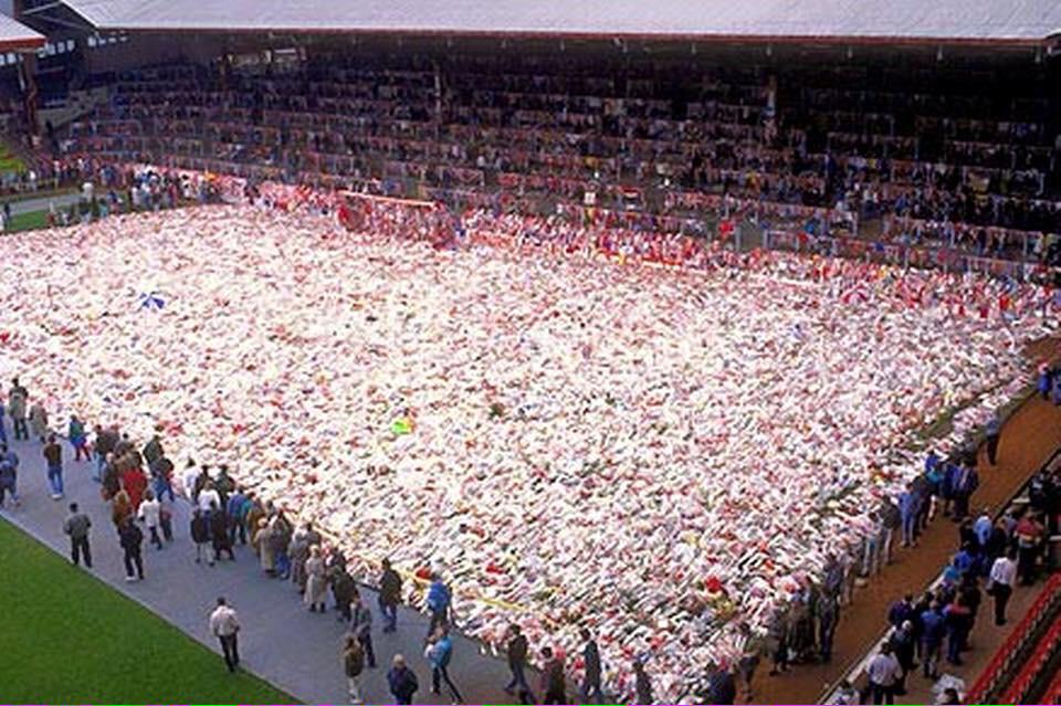 KeelyDuignan's tweet photo. This date 26 years ago, 96 people went to a football match to never return home again! RIP to the 96❤️ #Hillsborough http://t.co/lYQMkqvToR