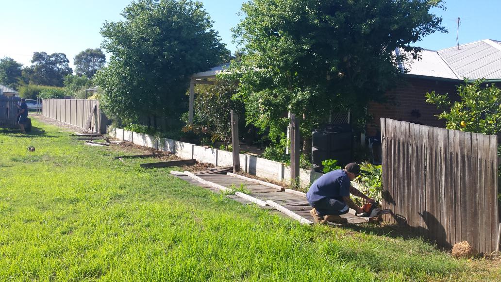 fostersfencing's tweet photo. 25m of pinelap #fencing  by @fostersfencing in bassendeen http://t.co/FSG222NRgD