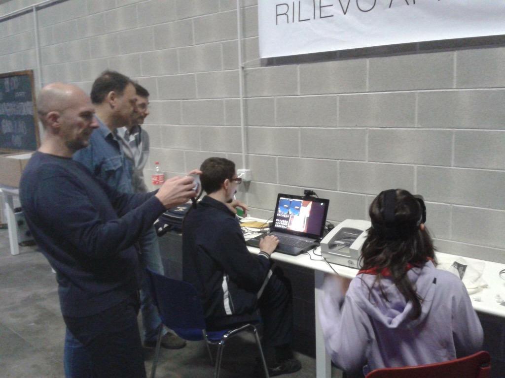 FabLabUD's tweet photo. Realtà virtuale con Oculus Rift. #FabLab #FabLabUD #makers http://t.co/8PgypbLHWy