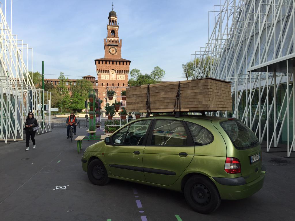 studioA4A's tweet photo. Arrivano i tavoli in cartone di #A4Adesign in #ExpoGate #whynotinthegarden #studioA4A http://t.co/loQS38Rl5R