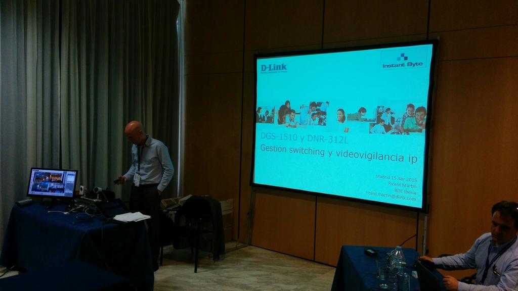 InstantByte's tweet image. A punto de comenzar la demostración de switching y videovigilancia de @ESDLink #ASLAN2015 en la sala La Paz planta 2