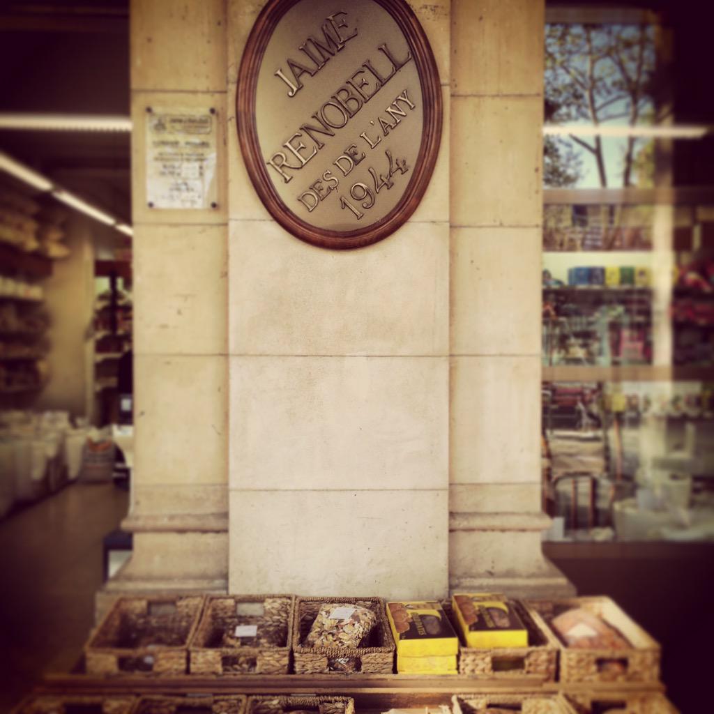 projecteperous's tweet photo. Compra de proximitat i a #granel a Jaime #Renobell a #Barcelona. Enllestint detalls per la #TICDate #perous #slowfood http://t.co/x5kJLiIaLe