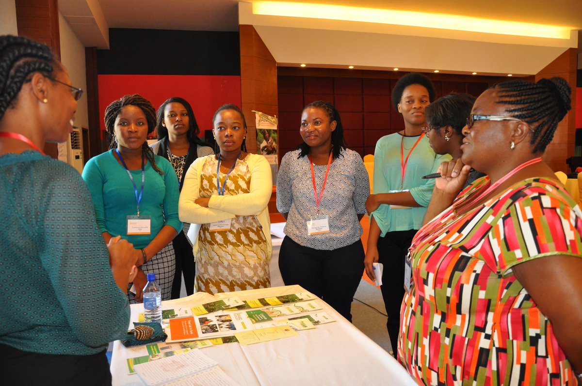 AWARDFellowship's tweet image. AWARD fellows at sharefair #Malawi #sharingprogress #reportingprogress @wanjirukr @RaymondBrandes @ypard @YPARDSA