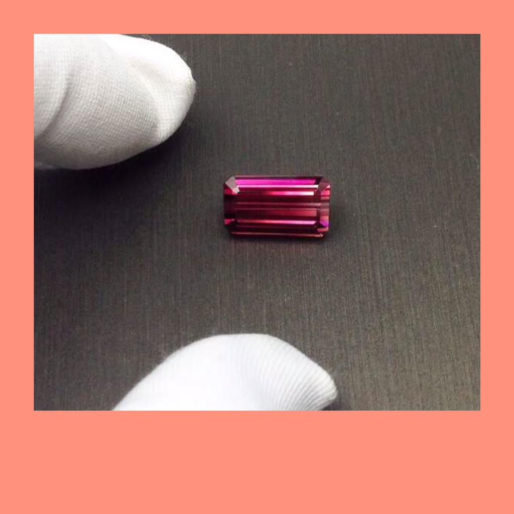 JefferySjr's tweet photo. 5.5carat #tourmaline #redtourmaline #instagram#pink#natural PRICE;249$/carat.  Wechat;18500846128 #sale#gem#gemstone http://t.co/jyBLT8ngOa