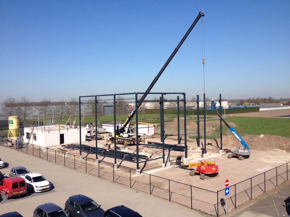 marcvandelftgro's tweet photo. Goed bouwweer! Nieuwbouw maref holding #hethoog @heusden @VanDelftGroep #dewitdrunen. http://t.co/eOJJvpY0wg